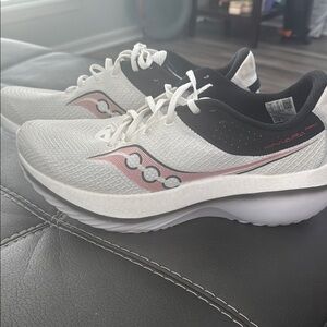 Saucony White and Black Athletic Shoes with Cushioned Support